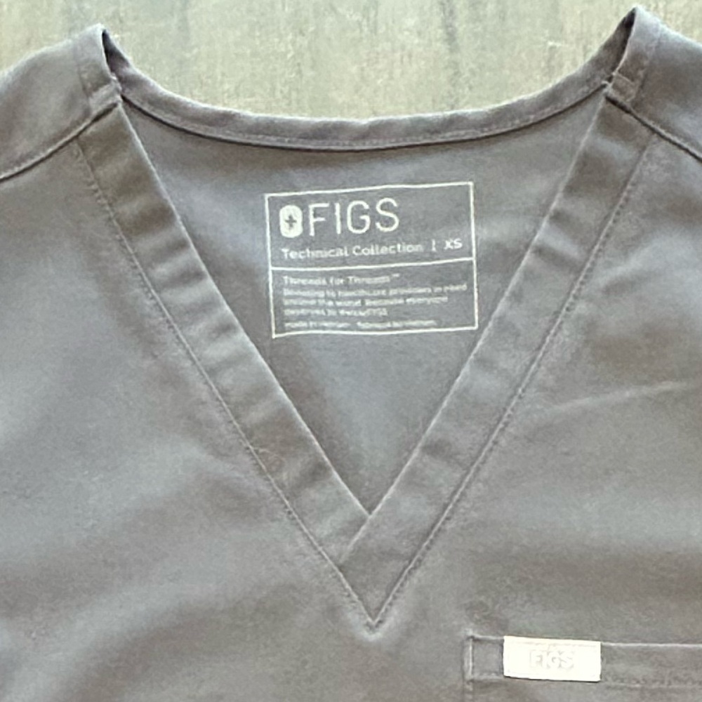 SOLD ****Figs scrub set charcoal HW yolo skinny pants XS reg & Catarina one - Picture 4 of 14